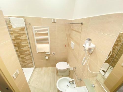 a small bathroom with a toilet and a shower at B&B De Nava Suite in Reggio di Calabria