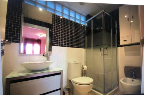 Ένα μπάνιο στο INCREIBLE APARTAMENTO EN PRIMERA LINEA DE PLAYA DE PEÑISCOLA