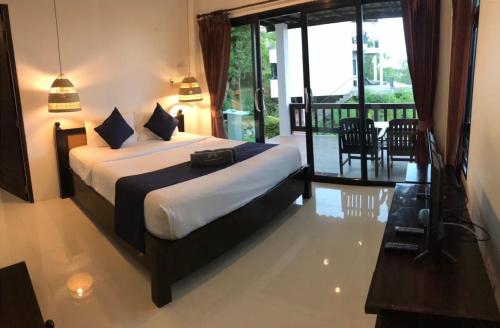 a bedroom with a bed and a balcony at High Life Villas in Salad Beach