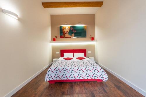 En eller flere senge i et værelse på Alex Apartments near Kreshatik st