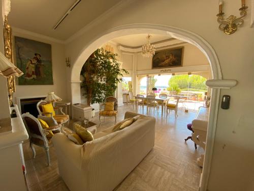 Somptuous exotic villa in Cannes