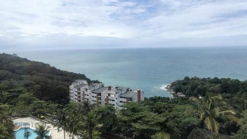 Gallery image of Guaruja com praia privativo e vista pro mar in Guarujá