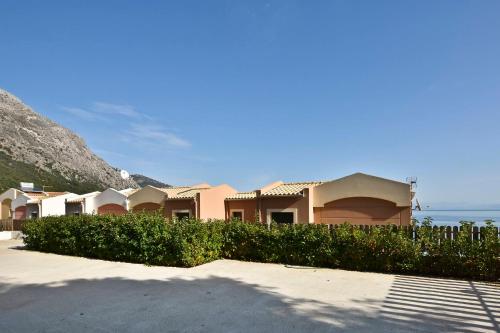 a row of houses with the ocean in the background at Villa Renata Gold in Barbati