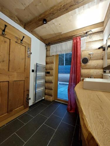 Kuchyň nebo kuchyňský kout v ubytování Ferienhaus - Chalet - Lechtraum