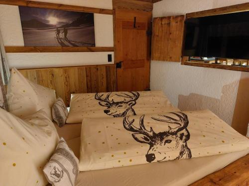 Postel nebo postele na pokoji v ubytování Ferienhaus - Chalet - Lechtraum