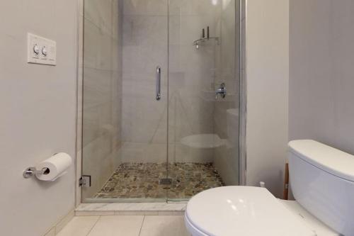 a bathroom with a glass shower with a toilet at A Stylish Stay w/ a Queen Bed, Heated Floors.. #22 in Brookline