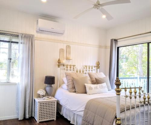 Posteľ alebo postele v izbe v ubytovaní Lake Weyba Noosa Lodge & Kangaroos