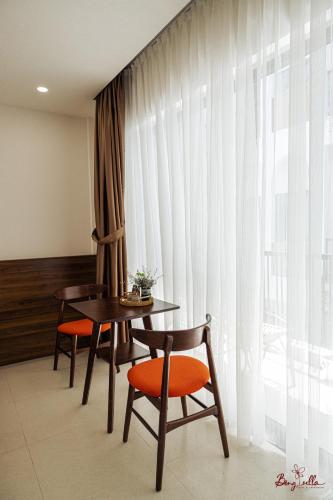 a dining room with a table and chairs and a window at Bông Villa Hotel & Apartment in Kon Tum