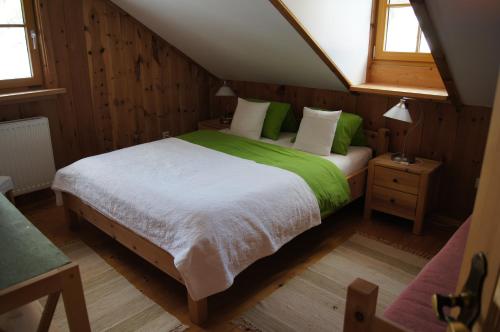 En eller flere senge i et værelse på Chalet Steiermark