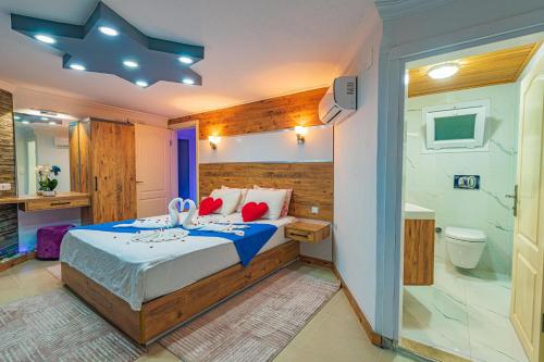 Ένα ή περισσότερα κρεβάτια σε δωμάτιο στο Mert - 1 Bedroom with jacuzzi in Kalkan