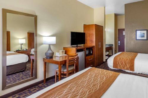 Ένα ή περισσότερα κρεβάτια σε δωμάτιο στο Comfort Inn & Suites North Aurora - Naperville
