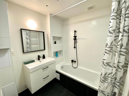 Ett badrum på Isabel Apartments