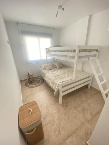 Katil dua tingkat atau katil-katil dua tingkat dalam bilik di Appartement Casa-M in Torre de la Horadada