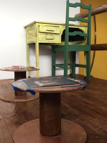 a desk and a chair in a room at Vila Hibisco Itacaré in Itacaré
