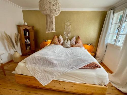 Tempat tidur dalam kamar di Kramasuri - Ein Häuschen zum Verlieben