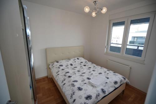 Ένα ή περισσότερα κρεβάτια σε δωμάτιο στο Apartman Venezija