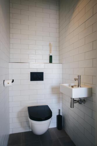 Bilik mandi di Dudok Studio's Arnhem-Oosterbeek