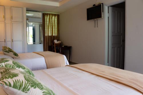 Ein Bett oder Betten in einem Zimmer der Unterkunft Hotel Kevin