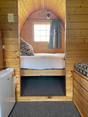 Postel nebo postele na pokoji v ubytování Farm Therapy- Farm Stay & Digital Detox Retreat