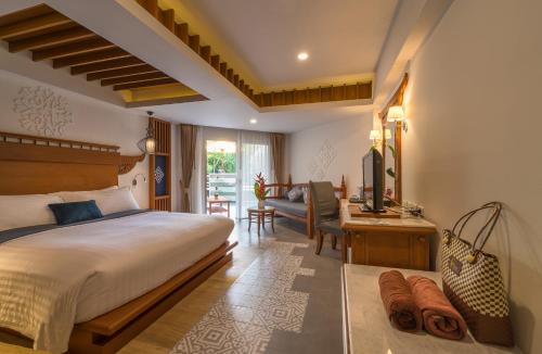 Кровать или кровати в номере Aonang Princeville Villa Resort & Spa - GHA WellHotel-Halal Certified, Krabi, Thailand