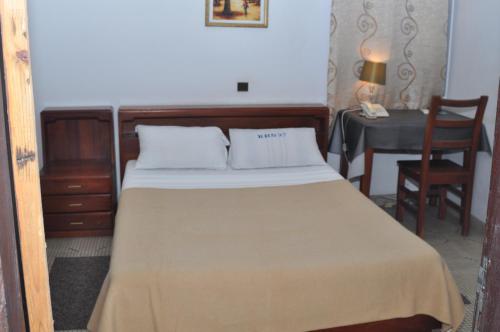 En eller flere senge i et værelse på Résidence Hotel le soleil