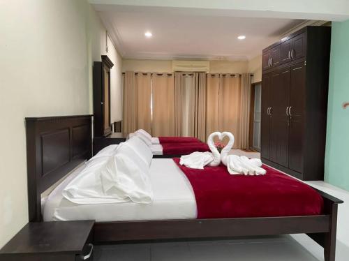 Postel nebo postele na pokoji v ubytování Samudera Hotel