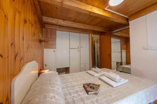 een slaapkamer met een groot bed en houten wanden bij Casa di Paolo 50m from beach - Happy Rentals in Letojanni