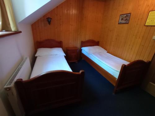 Ein Bett oder Betten in einem Zimmer der Unterkunft Ranč Kostelany