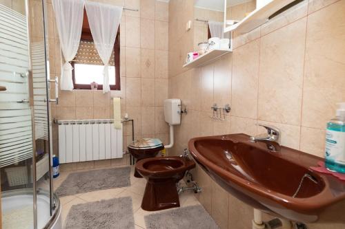 Kúpeľňa v ubytovaní Apartman Skender 3* Ravna Gora