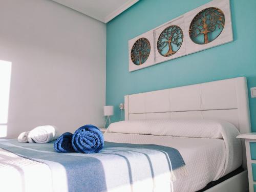 Een bed of bedden in een kamer bij El Mirador de Torremari - Nudista - Vera playa