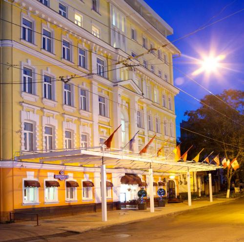 El edificio en el que está el hotel