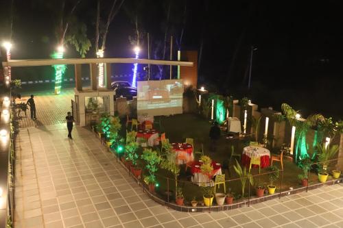 Επισκέπτες που μένουν στο SRG INN HOTEL