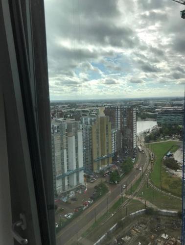 MediaCity Lovely 2 bed APARTMENT Amazing views Near Man United