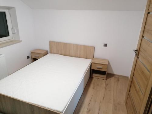 Tempat tidur dalam kamar di Apartamenty Wisła Lipowa 16