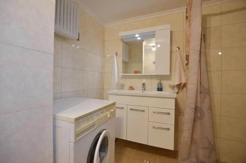 A bathroom at Relaxing experiences near Ancient Olympia