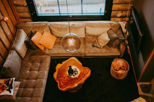 an overhead view of a living room with a couch at Ylämaja - with a stunning view in Ruka