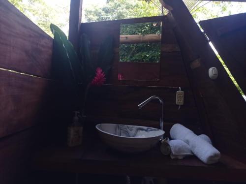 a bathroom with a sink and a window at Treegana in Triganá