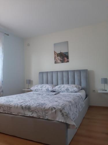 Ένα ή περισσότερα κρεβάτια σε δωμάτιο στο Apartments Cherry