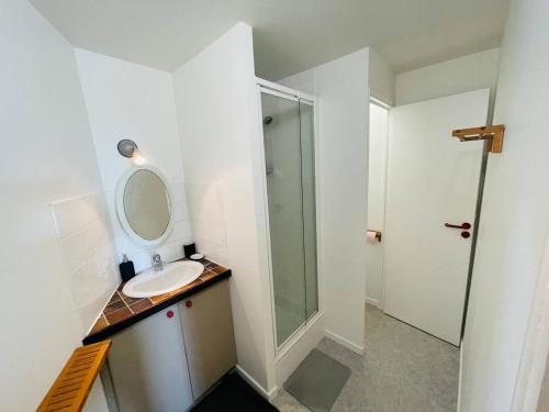 Ένα μπάνιο στο Maison au calme pour 5 personnes