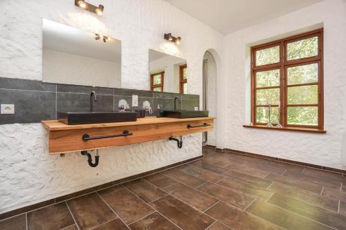 Kuchyň nebo kuchyňský kout v ubytování Ruhe unter Reet-Haus mit Sauna, Whirlpool und Kamin