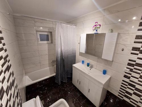 Koupelna v ubytování Litsa Galaxy Apartment