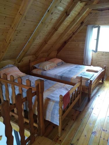A bed or beds in a room at Vikendica Raković