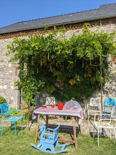 a table and chairs in front of a building at La Grange de Dourlers in Dourlers