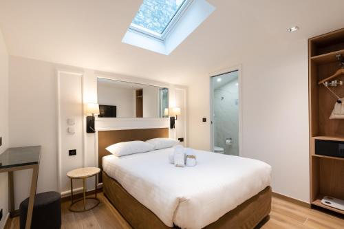 HOTEL AU COEUR DE REPUBLIQUE