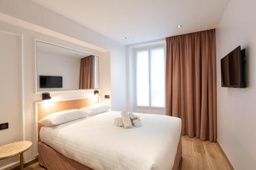 HOTEL AU COEUR DE REPUBLIQUE