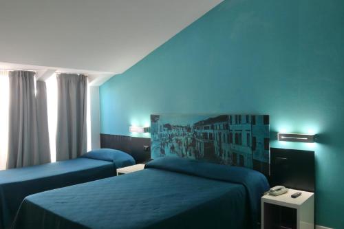 Posteľ alebo postele v izbe v ubytovaní Hotel Mondial