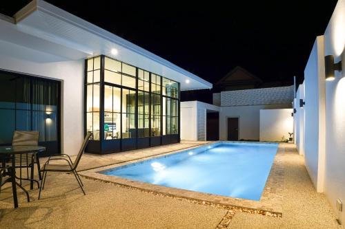 Πισίνα στο ή κοντά στο BAANKAAN Pool Villa 1