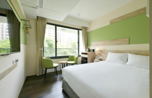 Un pat sau paturi într-o cameră la Hotel Kuei