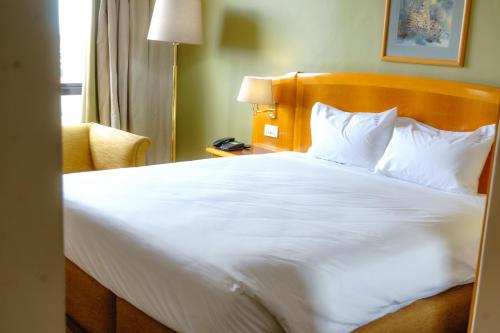 เตียงในห้องที่ Holiday Inn - Harare, an IHG Hotel