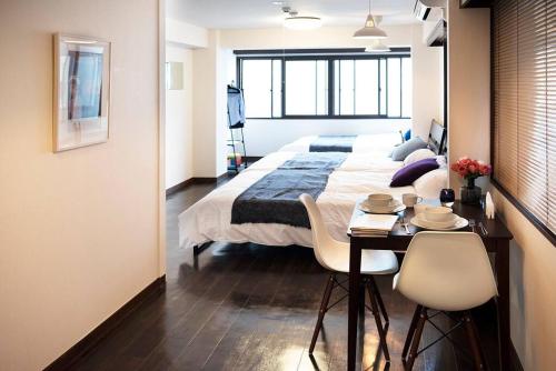 ③2station to Shinjuku. 3 double beds. Specious 45㎡